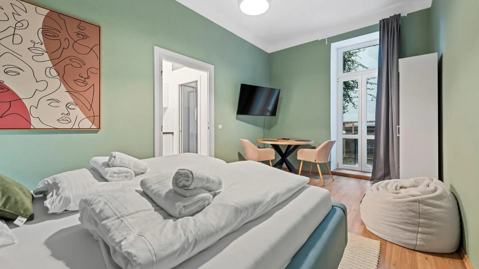 4Ty3 Apartments - Spacious Apartment In The Heart Of The 8Th District Is Calling Vienna