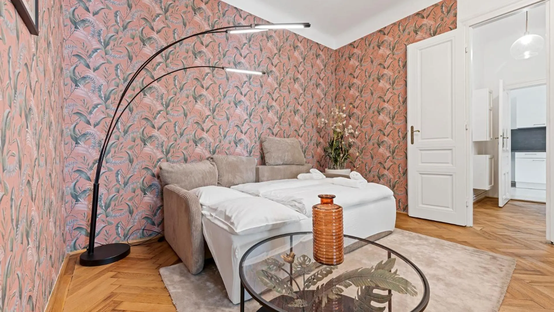4Ty3 Apartments - Spacious Apartment In The Heart Of The 8Th District Is Calling Vienna 0*,  Austria