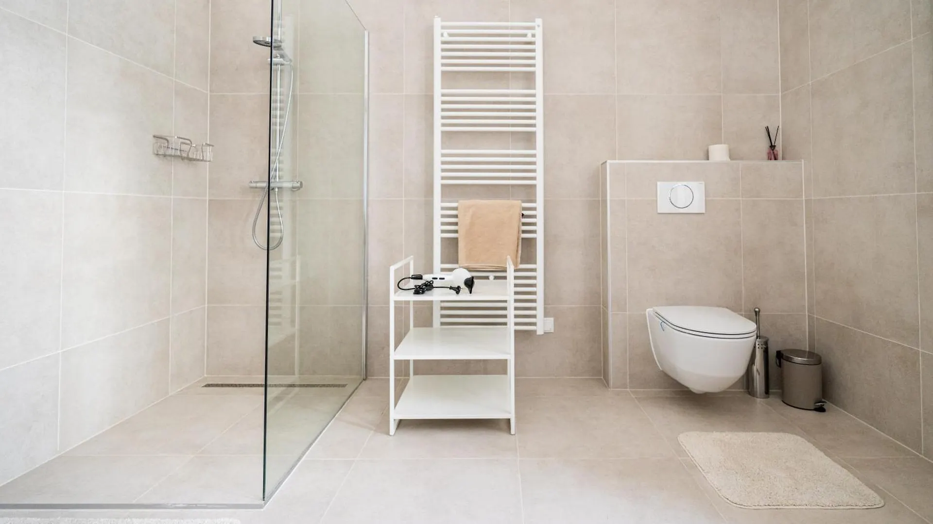 4Ty3 Apartments - Spacious Apartment In The Heart Of The 8Th District Is Calling ウィーン オーストリア