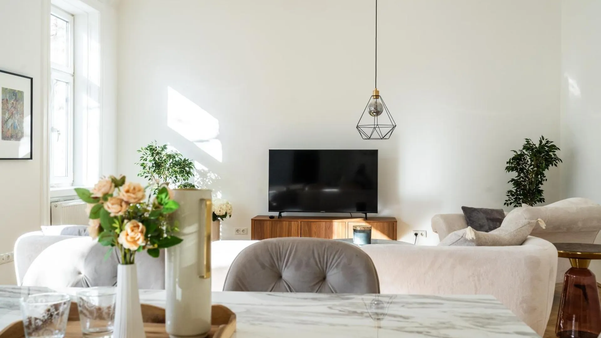 4Ty3 Apartments - Spacious Apartment In The Heart Of The 8Th District Is Calling Wien 0*,