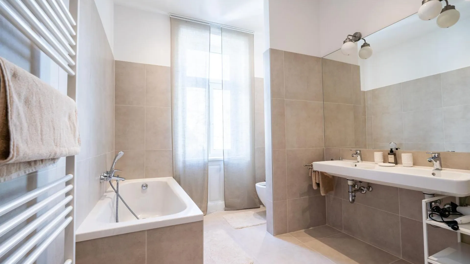 4Ty3 Apartments - Spacious Apartment In The Heart Of The 8Th District Is Calling Vienna Austria