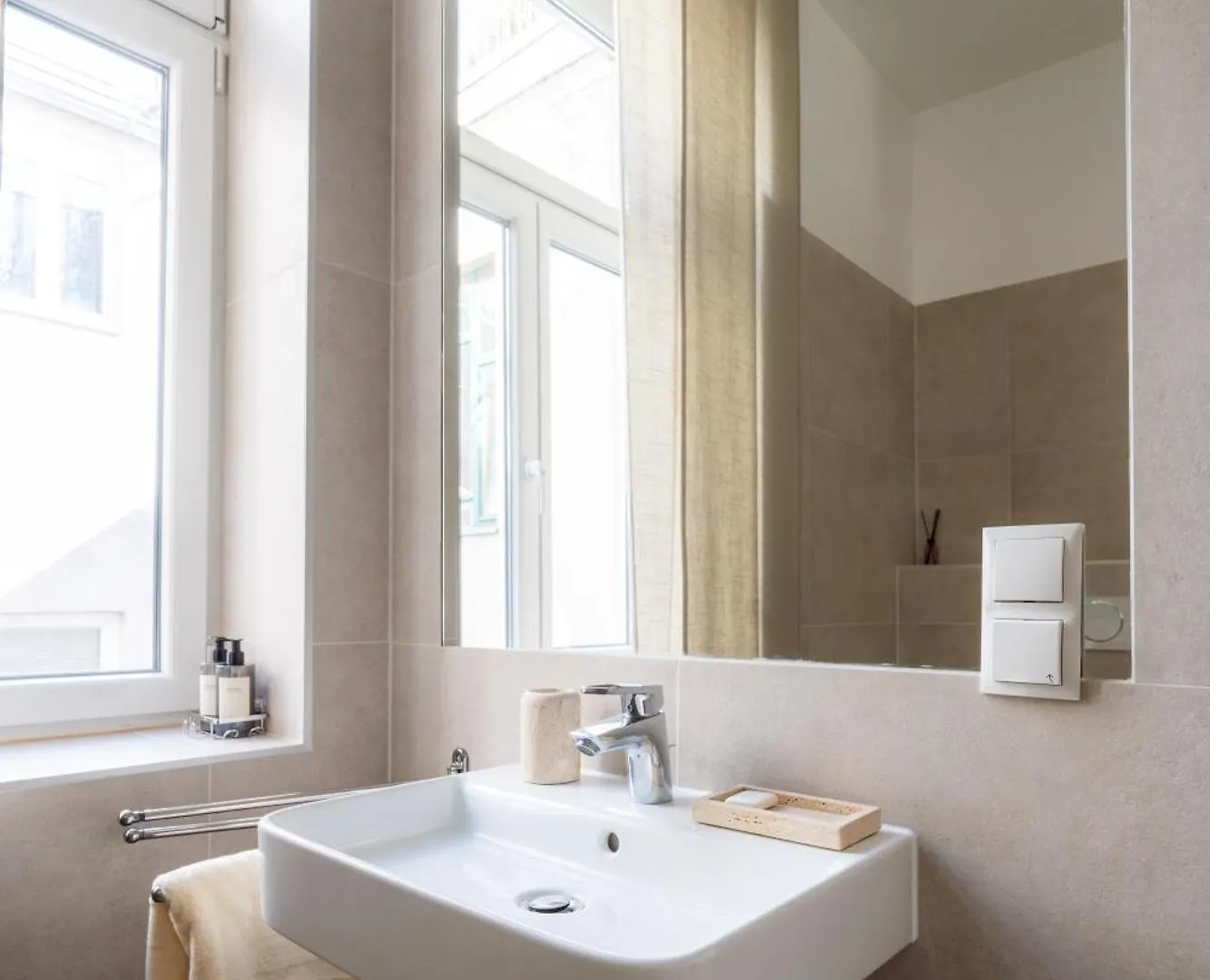4Ty3 Apartments - Spacious Apartment In The Heart Of The 8Th District Is Calling Vienna
